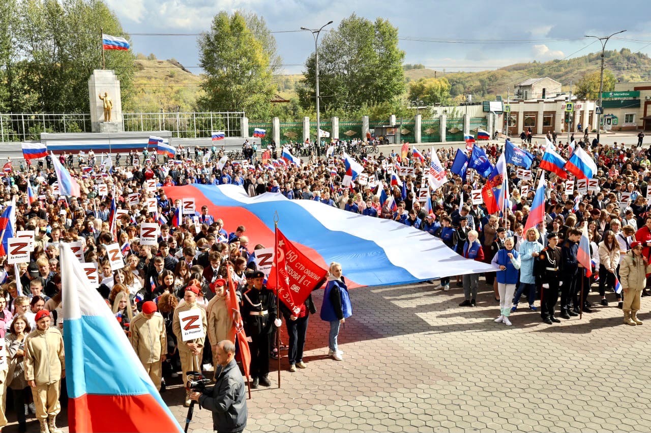 Патриотическая акция «Za Президента» прошла в Прокопьевске 9 сентября на Площади Победы