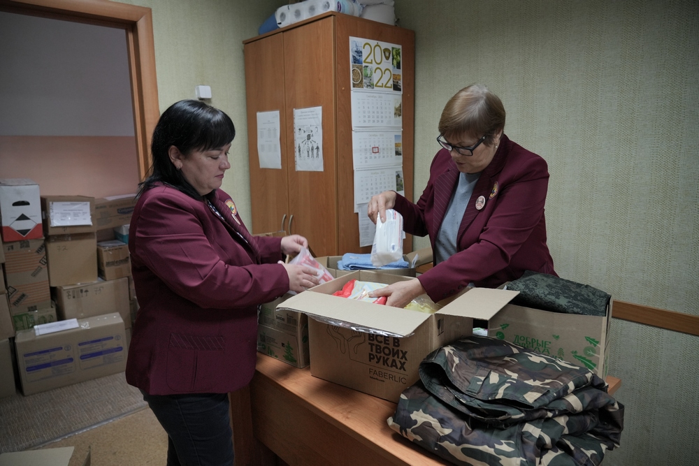 Неравнодушные жители Прокопьевска, предприниматели, представители общественных организаций собрали для мобилизованных земляков 170 коробок теплых вещей, продуктов