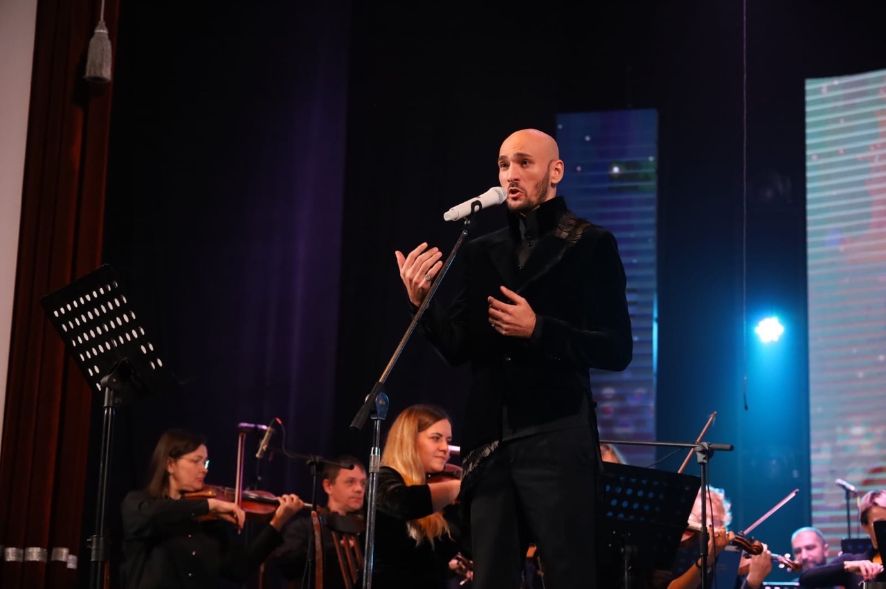 Известный чешский исполнитель, преемник легендарного Карела Готта Ладислав Бyбнар дал сольный концерт в Прокопьевске